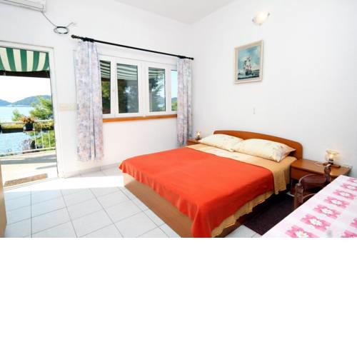 Apartments by the sea Ubli, Lastovo - 8354