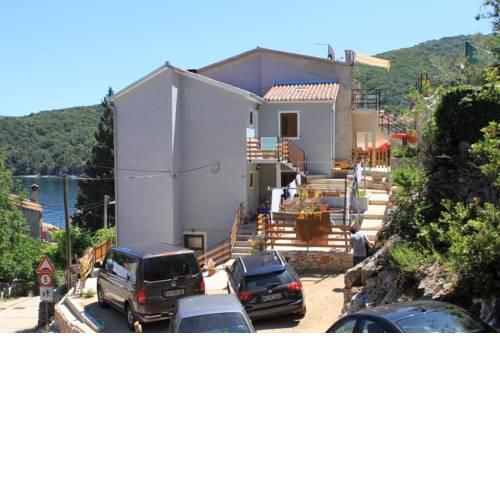 Studio Valun 8081b
