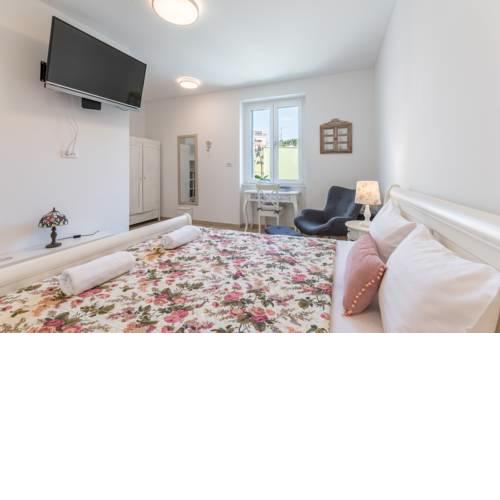 Studios & Room Poesia