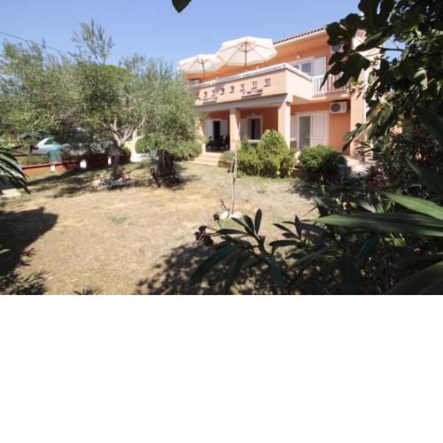 Studios & Rooms Fiesta