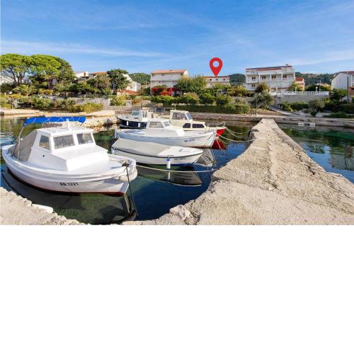 Stunning apartment in Barbat na Rabu with WiFi and 1 Bedrooms