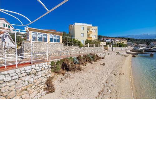 Stunning apartment in Barbat na Rabu with WiFi and 2 Bedrooms