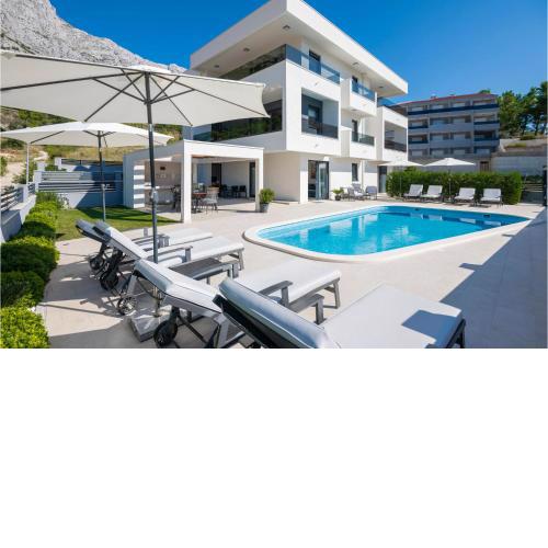 Stunning apartment in Baska Voda with 2 Bedrooms