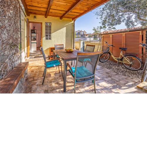 Stunning apartment in Jadreski with WiFi