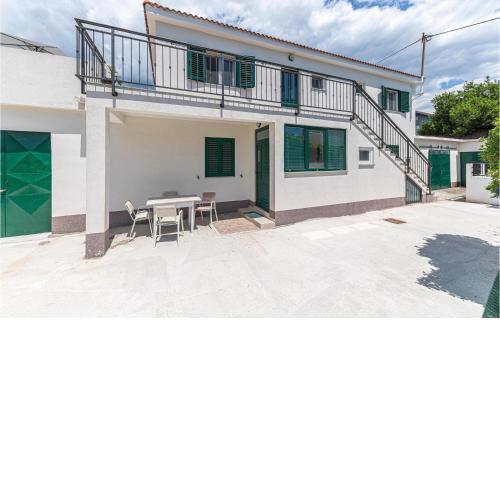 Stunning apartment in Kastel Stari with WiFi and 2 Bedrooms