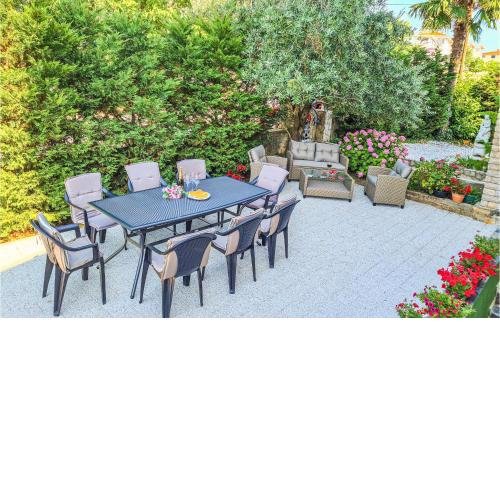 Stunning apartment in Malinska with WiFi and 2 Bedrooms