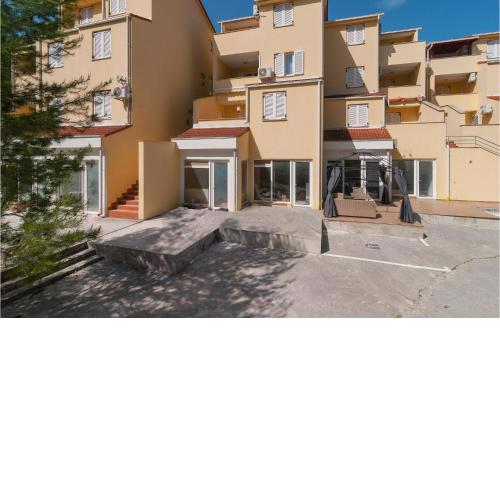 Stunning apartment in Necujam with WiFi and 2 Bedrooms