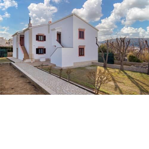 Stunning apartment in Pag with 2 Bedrooms
