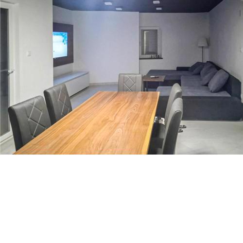 Stunning apartment in Povlja with WiFi and 2 Bedrooms