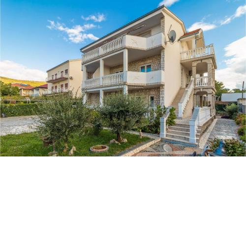 Stunning apartment in Selce with WiFi and 2 Bedrooms