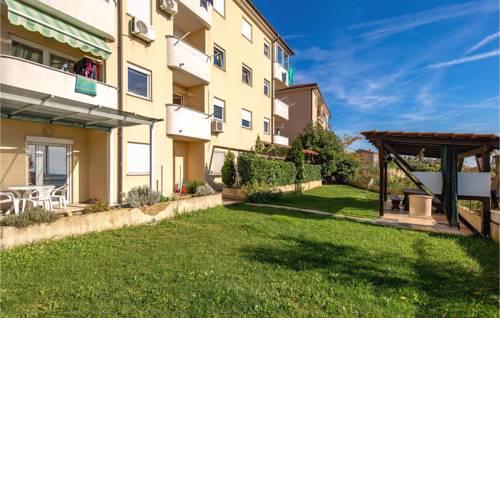 Stunning apartment in Viskovo w/ 1 Bedrooms