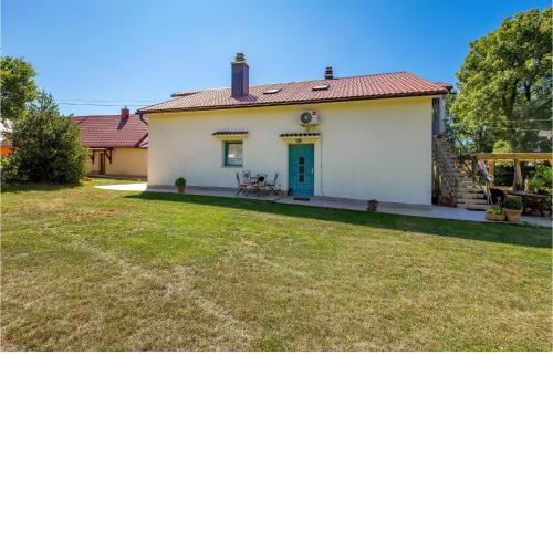 Stunning apartment in Zlobin with WiFi and 1 Bedrooms