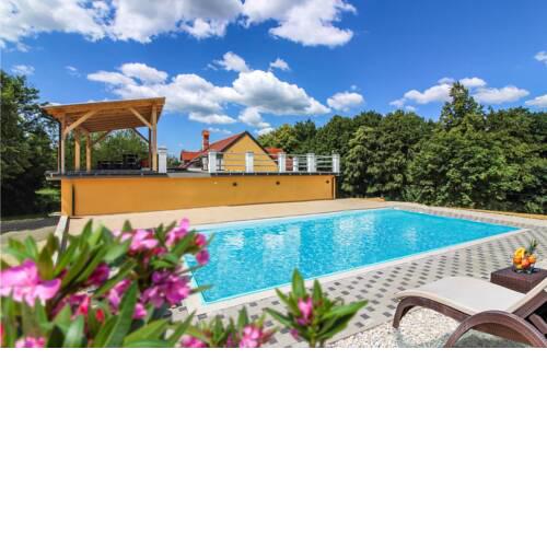 Stunning home in Bisag w/ Outdoor swimming pool, Sauna and WiFi