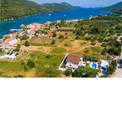 Stunning home in Broce with Outdoor swimming pool, WiFi and 4 Bedrooms