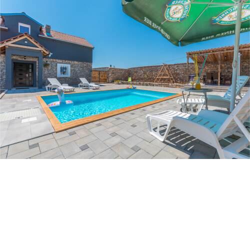 Stunning home in Donje Rastane w/ Outdoor swimming pool, WiFi and 3 Bedrooms