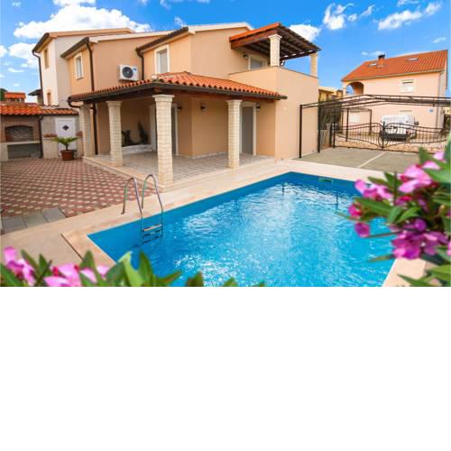 Stunning home in Fazana w/ Outdoor swimming pool and 4 Bedrooms