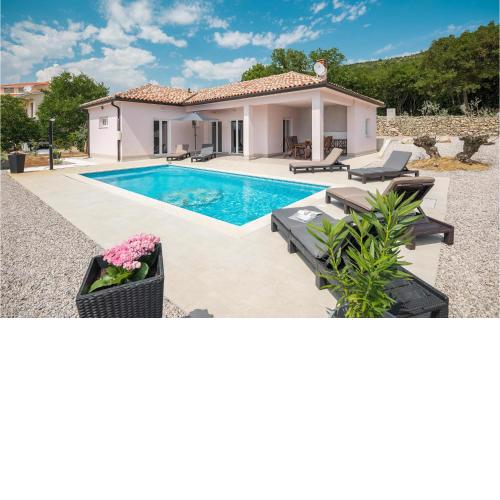 Stunning home in Koromacno with Outdoor swimming pool, WiFi and 3 Bedrooms