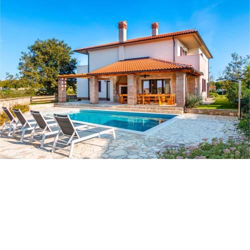 Stunning home in Krmed w/ Outdoor swimming pool and 5 Bedrooms