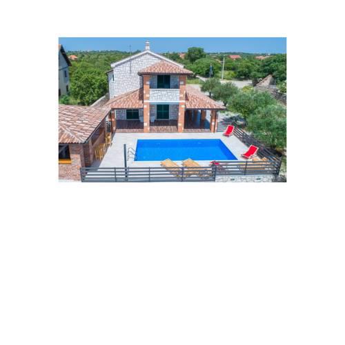 Stunning home in Ladevci w/ Outdoor swimming pool, Sauna and 4 Bedrooms