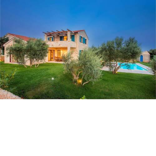 Stunning home in Linardici w/ Outdoor swimming pool, WiFi and 4 Bedrooms