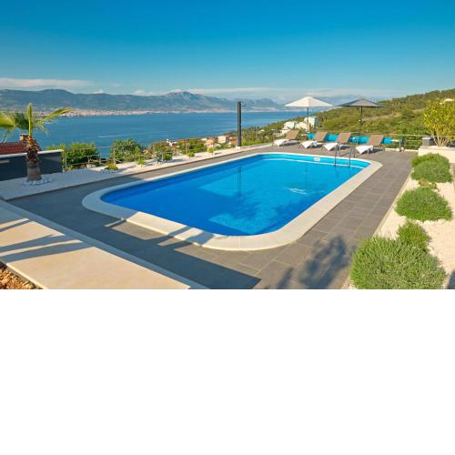 Stunning home in Mastrinka with WiFi, Heated swimming pool and 3 Bedrooms