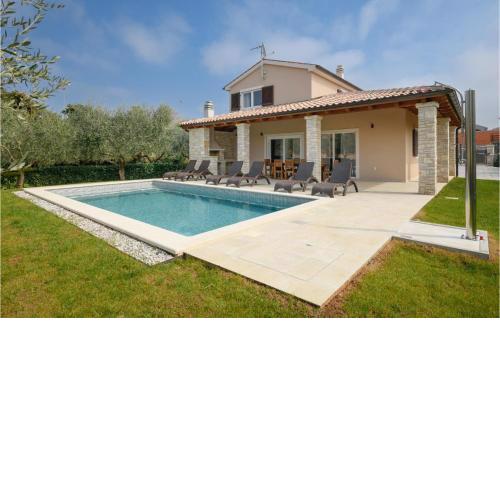 Stunning home in Medulin with 3 Bedrooms
