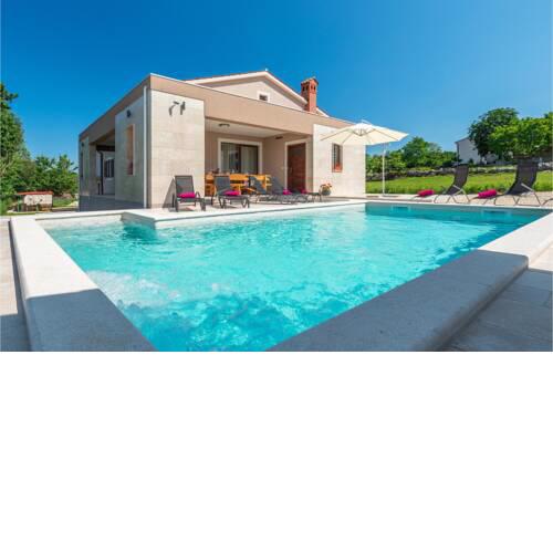 Stunning home in Orihi w/ Outdoor swimming pool, WiFi and 3 Bedrooms