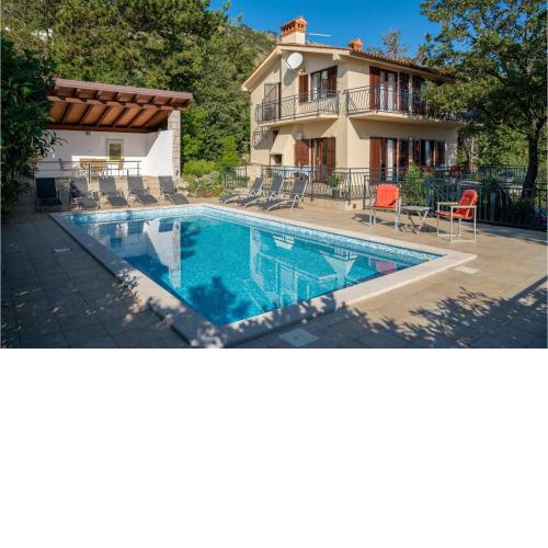 Stunning home in Plomin with Outdoor swimming pool, WiFi and 2 Bedrooms