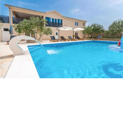 Stunning home in Polaca with Outdoor swimming pool, Jacuzzi and 6 Bedrooms
