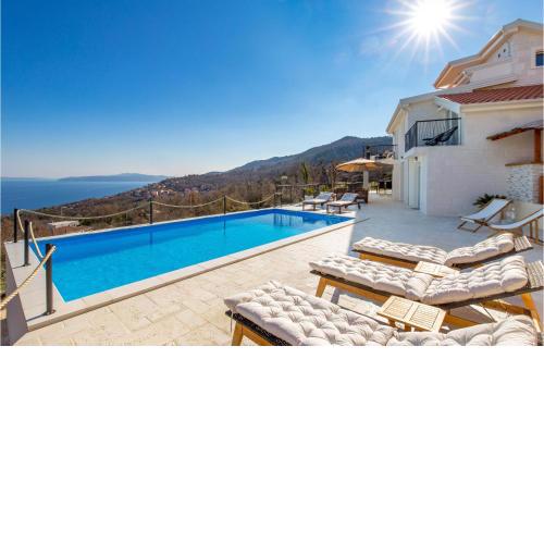 Stunning home in Poljane with Outdoor swimming pool, WiFi and 4 Bedrooms