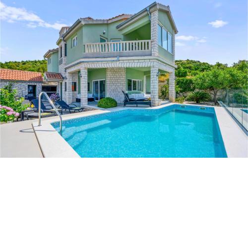 Stunning home in Primosten with Outdoor swimming pool, WiFi and 5 Bedrooms