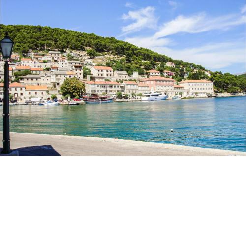 Stunning home in Pucisca with WiFi and 2 Bedrooms