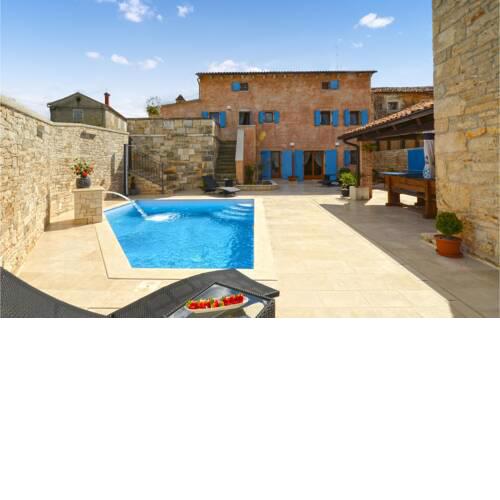 Stunning home in Radetici with Outdoor swimming pool, WiFi and 5 Bedrooms