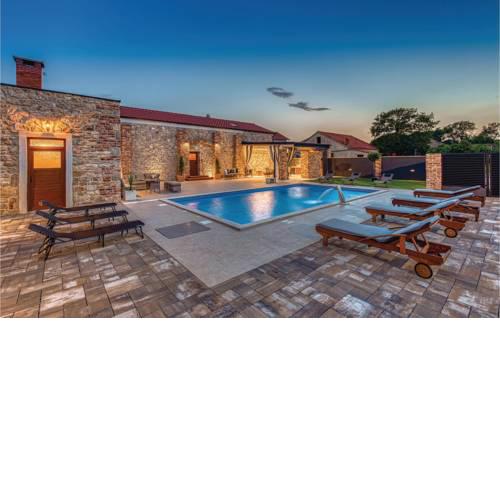Stunning home in Skabrnja w/ Outdoor swimming pool, WiFi and 6 Bedrooms