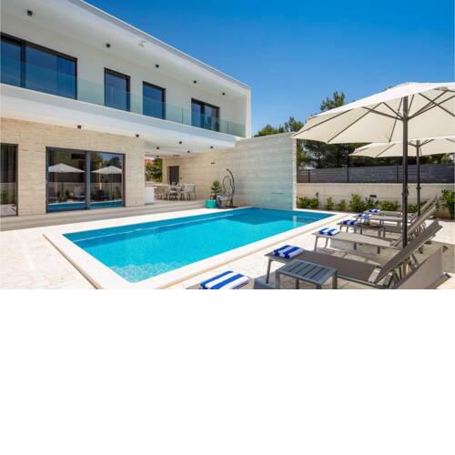 Stunning home in Srima with Sauna, WiFi and 4 Bedrooms