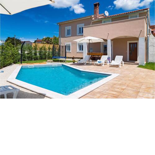 Stunning home in Stokovci with Outdoor swimming pool, WiFi and 3 Bedrooms