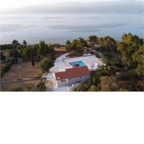 Stunning home in Supetar with Outdoor swimming pool, WiFi and 2 Bedrooms