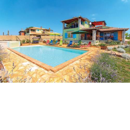 Stunning home in Svetvincenat w/ Outdoor swimming pool, Jacuzzi and 4 Bedrooms