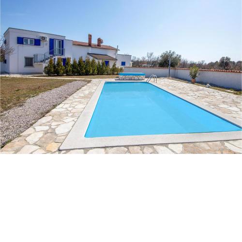 Stunning home in Trget with WiFi, Outdoor swimming pool and 4 Bedrooms