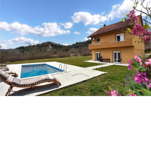 Stunning home in Trilj w/ Outdoor swimming pool, WiFi and 4 Bedrooms