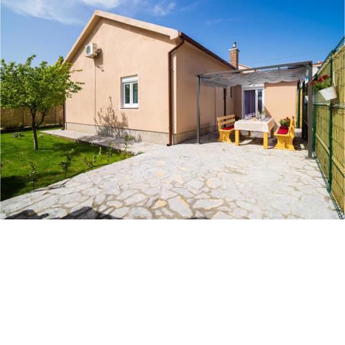 Stunning home in Trogir w/ 3 Bedrooms