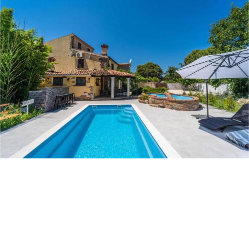 Stunning home in Veliki Vareski with WiFi and 4 Bedrooms