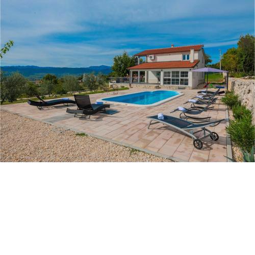 Stunning home in Vinjani Donji with Outdoor swimming pool and 4 Bedrooms