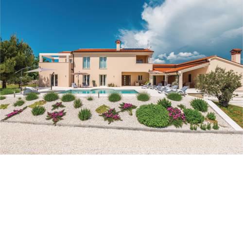 Stunning home in Vodnjan w/ Outdoor swimming pool, Sauna and 4 Bedrooms