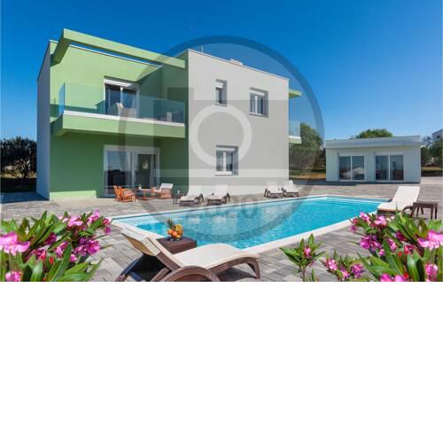 Stunning home in Vrsi w/ Outdoor swimming pool, WiFi and 3 Bedrooms