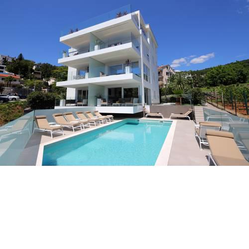 Stylish apartment 100 m from the beach