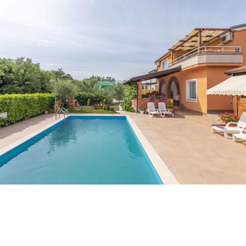 Stylish Apartment with Swimming Pool in Visnjan