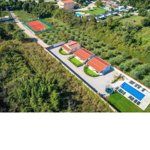 Stylish Holiday Home in Banjole with Swimming Pool