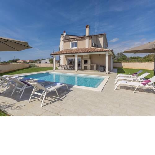Stylish Villa with pool and fenced garden,ideal for relaxing family holidays