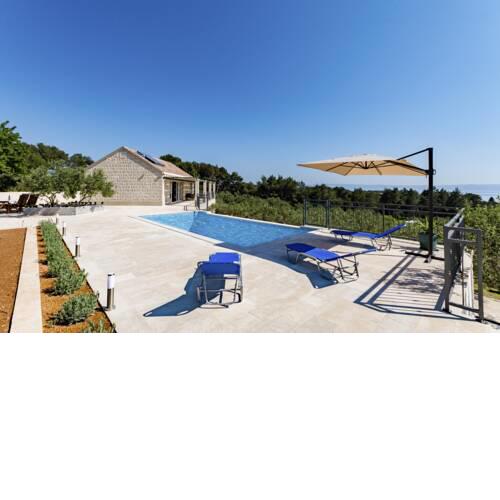 Sumartin Villa Sleeps 10 with Pool and Air Con